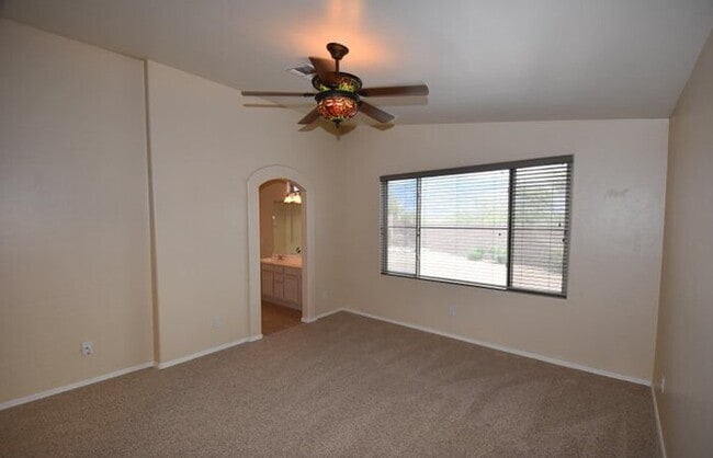 Building Photo - 3 Bedroom, 2 Bathroom Home with Amazing Views