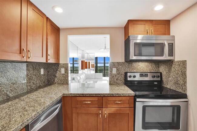 Building Photo - 1000 Parkview Dr