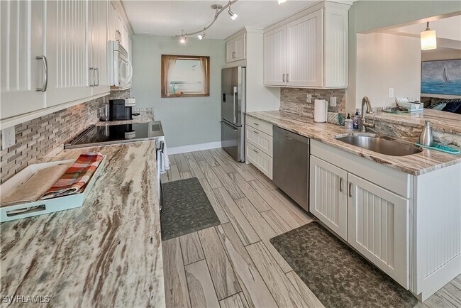 Building Photo - 1540 Curlew Ave