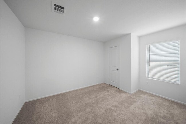 Building Photo - 621 Roaring Fls Dr
