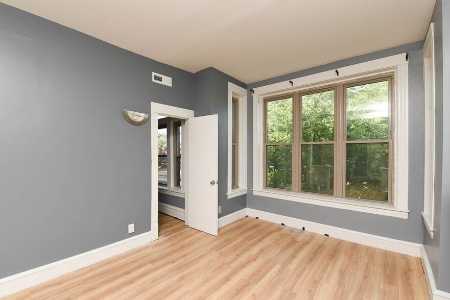 Building Photo - 2730 N Central Park Ave