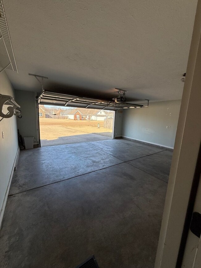 Building Photo - 3 Bdrm  2 Bath in Atoka