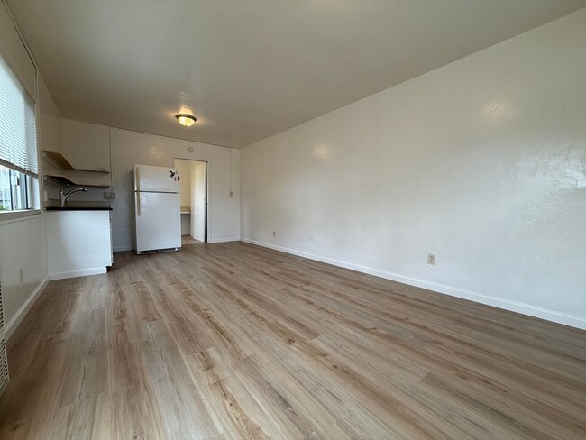 Building Photo - Small Studio In Monterey
