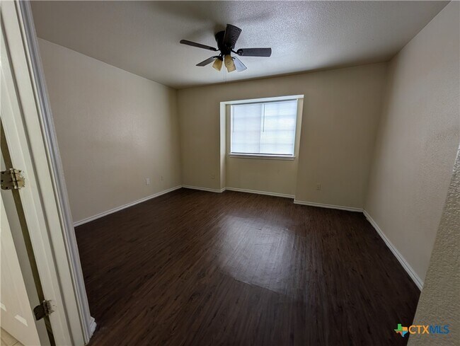 Building Photo - 887 Sagewood Trail