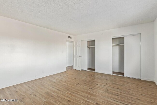 Building Photo - 17042 E Calle Del Oro
