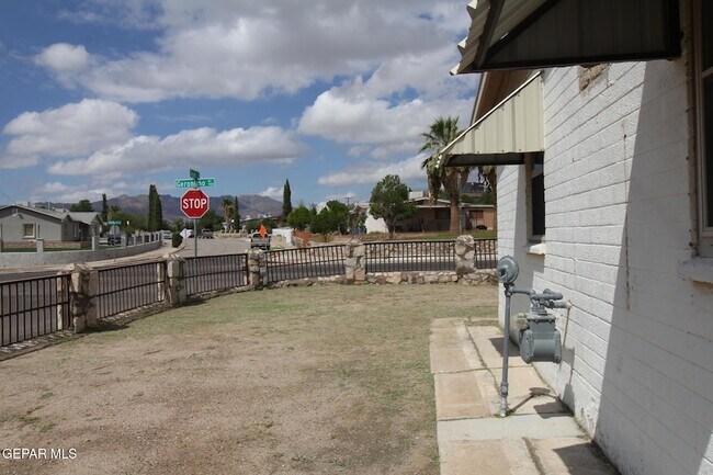 Building Photo - 906 Geronimo Dr