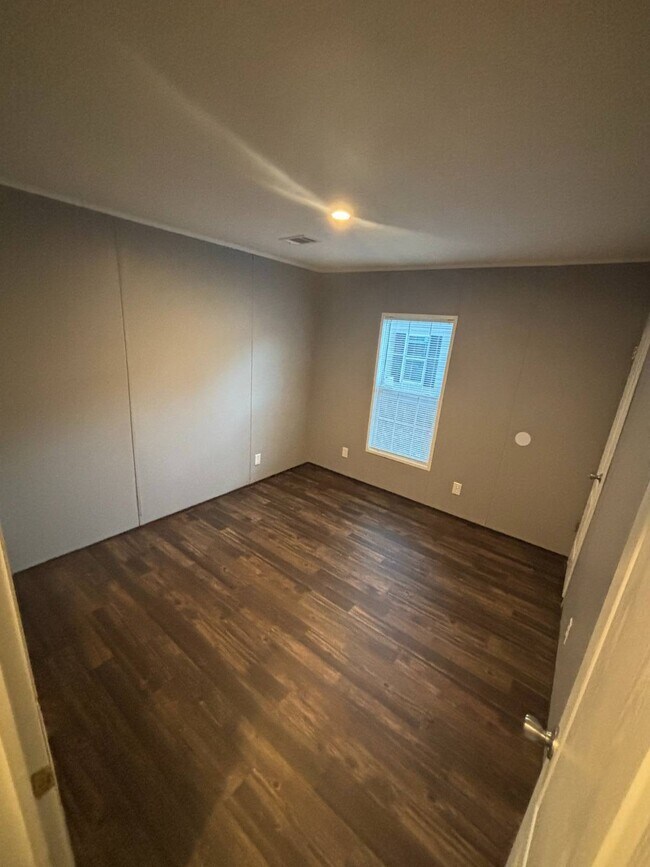 Building Photo - 3150 Plateau Dr