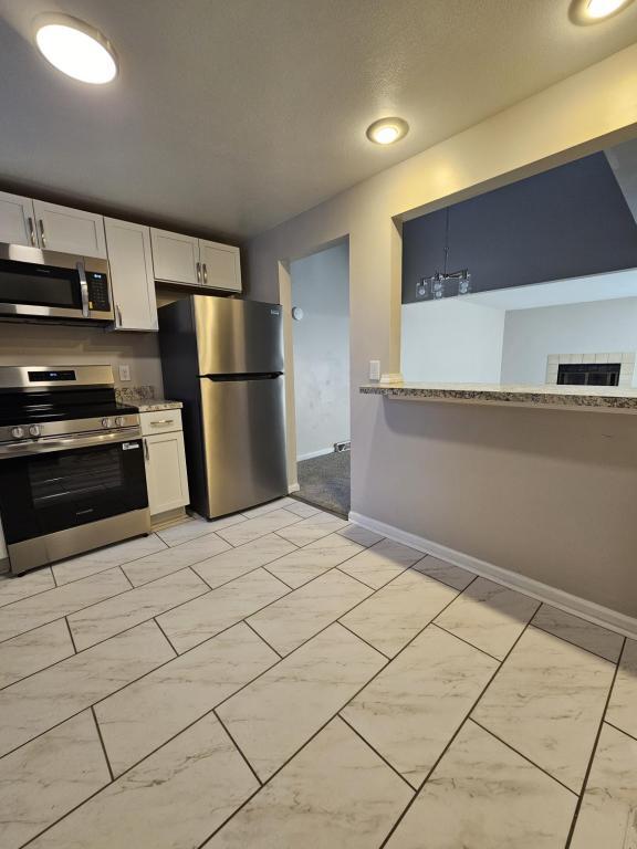 Building Photo - 8170 Honeysuckle Dr