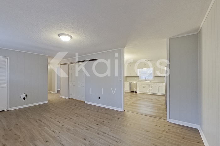 Building Photo - 2319 Applewood Dr