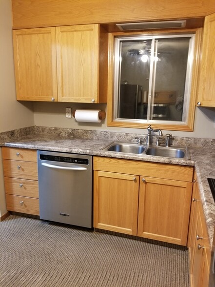 Building Photo - 1728 Middle Rd