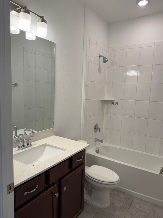 Building Photo - 5 Bedroom 4 Bath W/Office & 3-Car Garage (...