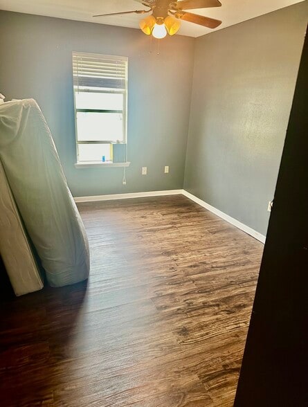 Building Photo - 1809 Briarwood St