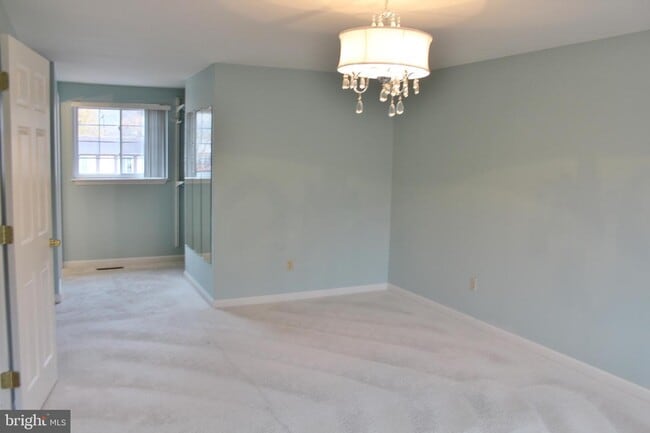 Building Photo - Large updated colonial with a one-car garage nestled at the end of a peaceful cul-de-sac!