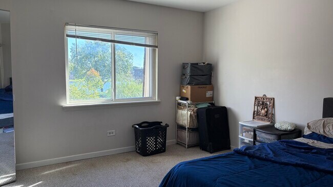 Building Photo - 9428 Bay Colony Dr