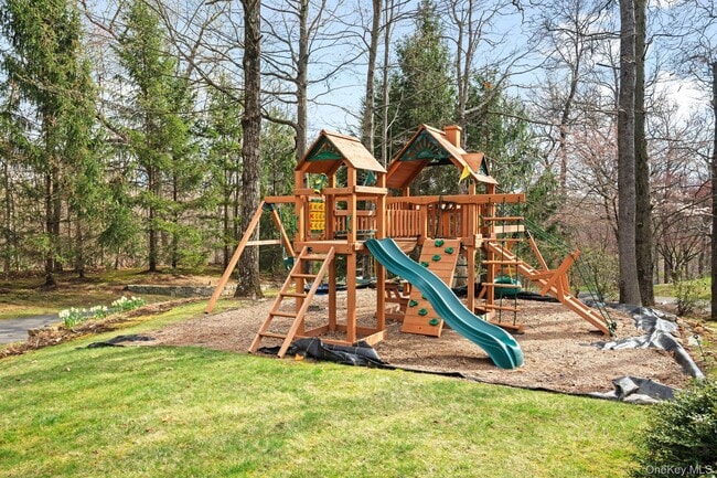 Building Photo - 105 Hardscrabble Lake Dr