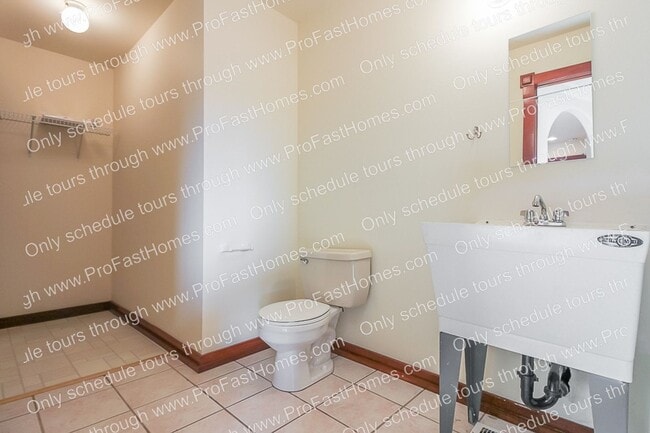 Building Photo - 3232 N Michigan Ave