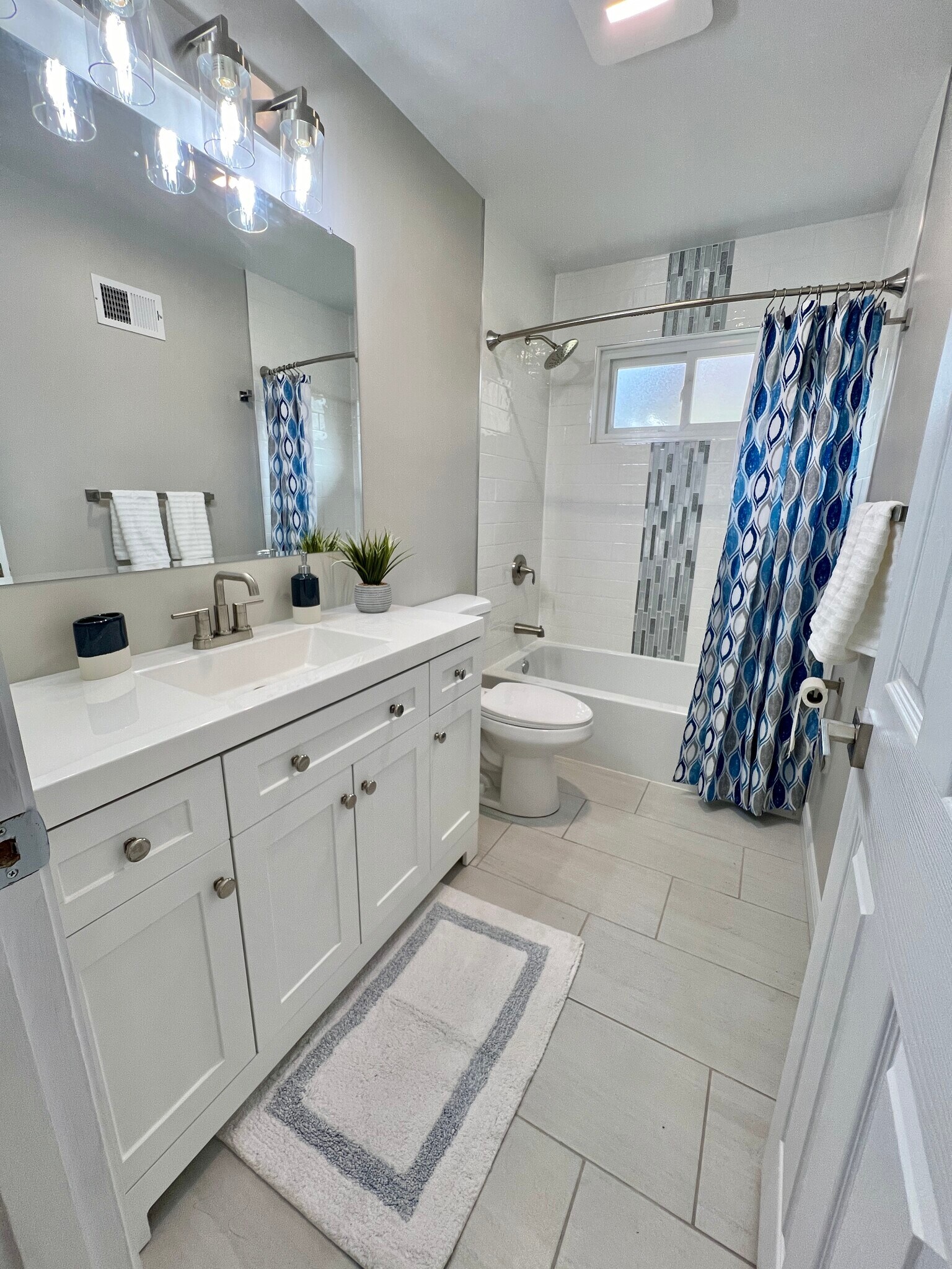 Building Photo - 417 Wenneker Dr