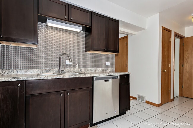 Building Photo - 43 E Judith Ann Dr