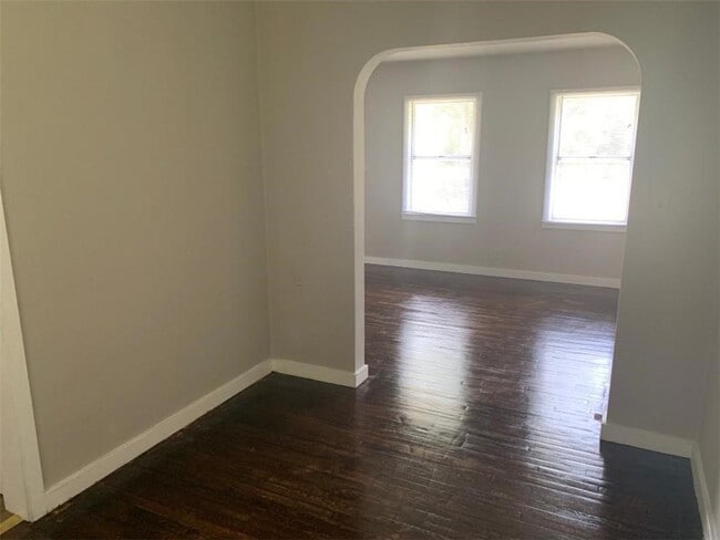 Building Photo - 3173 Baronne St
