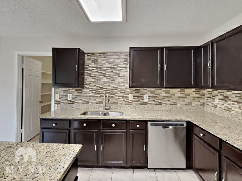 Building Photo - 2802 Redrock Trail
