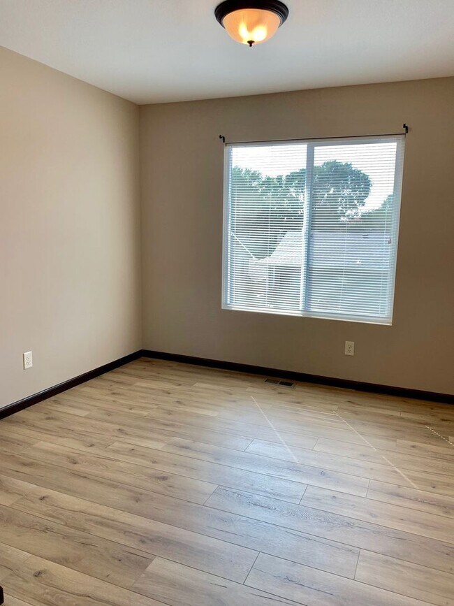 Building Photo - 8712 E Harry St