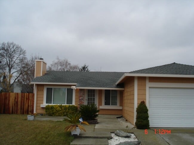 Primary Photo - 626 Kinglet St