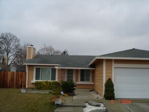 Building Photo - 626 Kinglet St