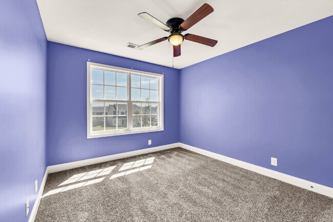 Building Photo - Close to Fort Campbell and MOVE IN READY!