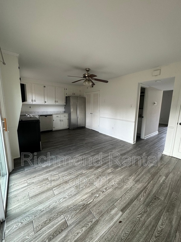 Building Photo - 2241 Kingsbrook Dr