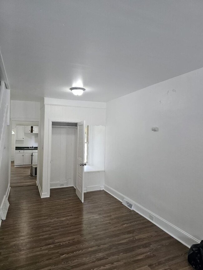 Building Photo - 3 bed 1 bath