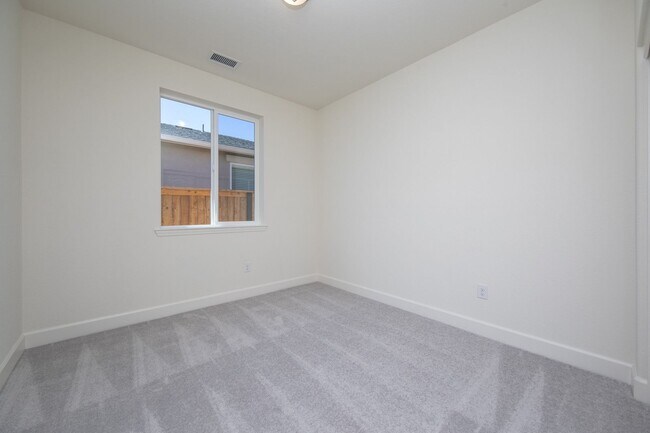 Building Photo - Newly constructed home in Golden Valley, 4...