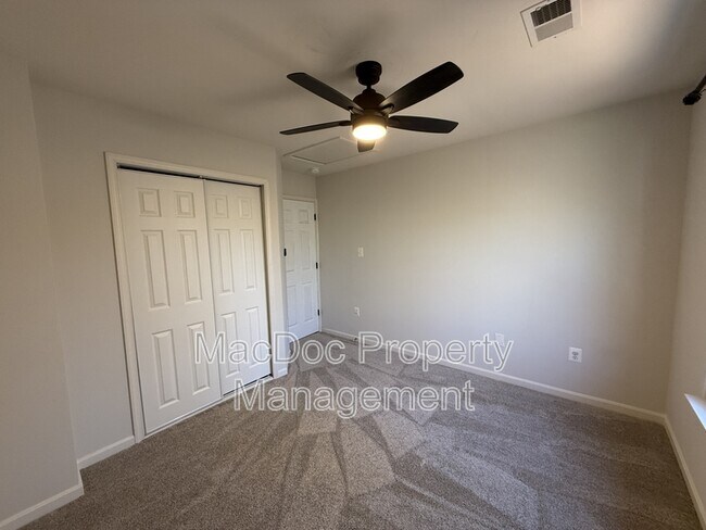 Building Photo - 14 Heatherbrook Ln