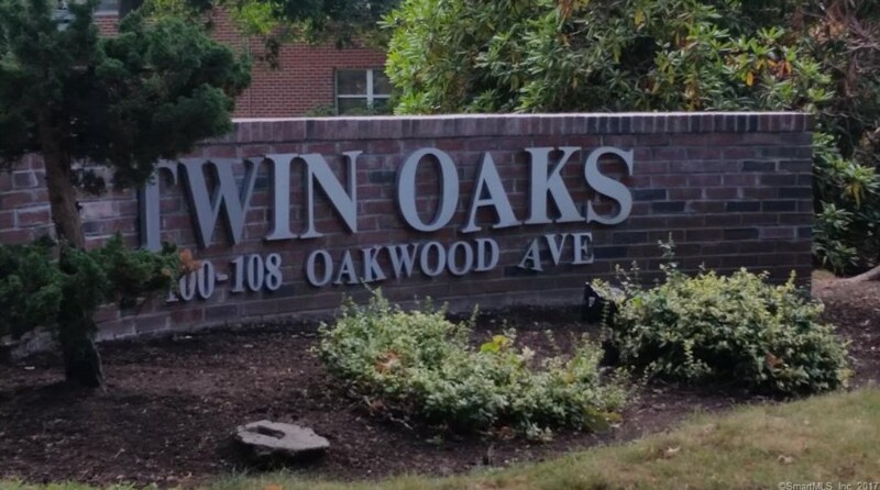 Building Photo - 104 Oakwood Ave