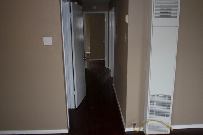 Building Photo - Discover Your New Home in the Heart of San Antonio's East Side