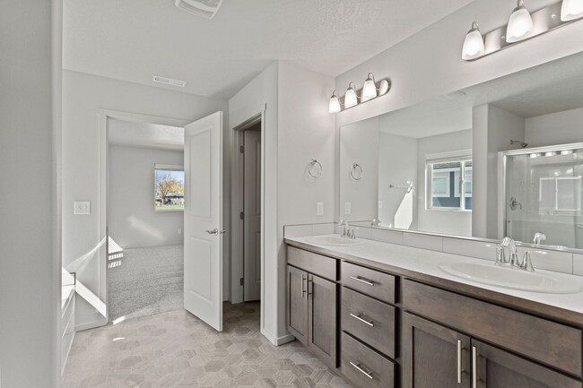 Building Photo - Stunning 3 Bed, 2.5 Bath Home in Spokane V...