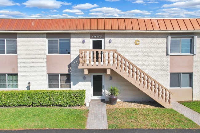 Building Photo - 9 NE 19th Ct