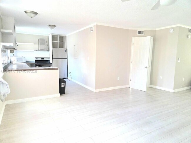 Building Photo - 1700 NE 191st St