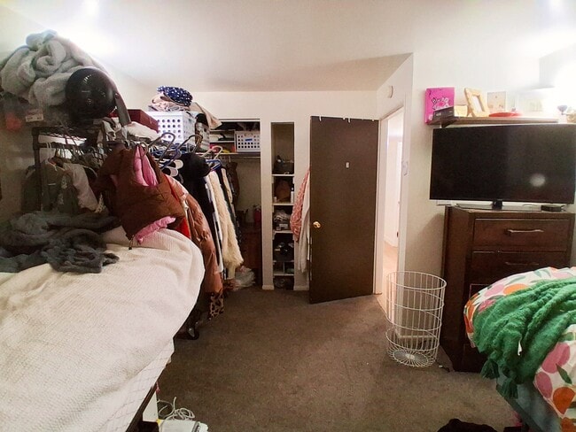 Building Photo - 1080 E 450 N