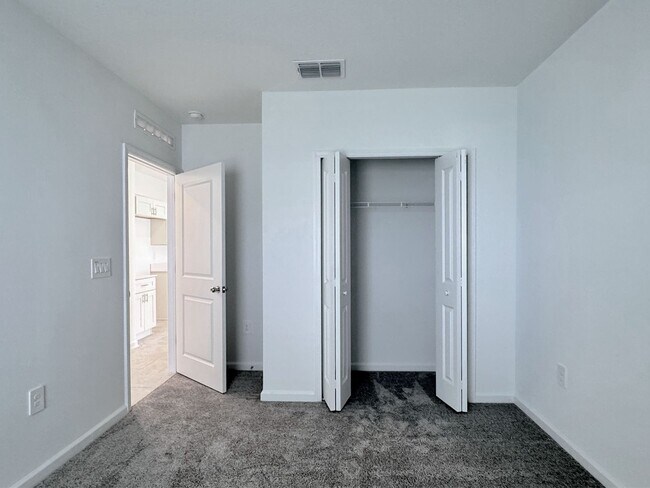Building Photo - 2024 3-Bedroom, 2-Bathroom Home in Eagle Lake