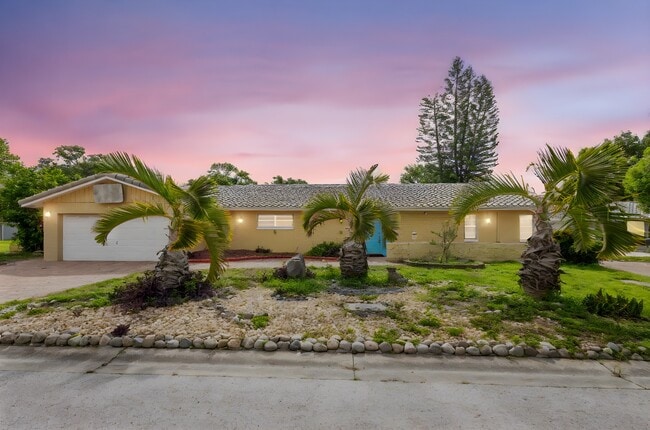 Primary Photo - 10637 Deergrass Ln
