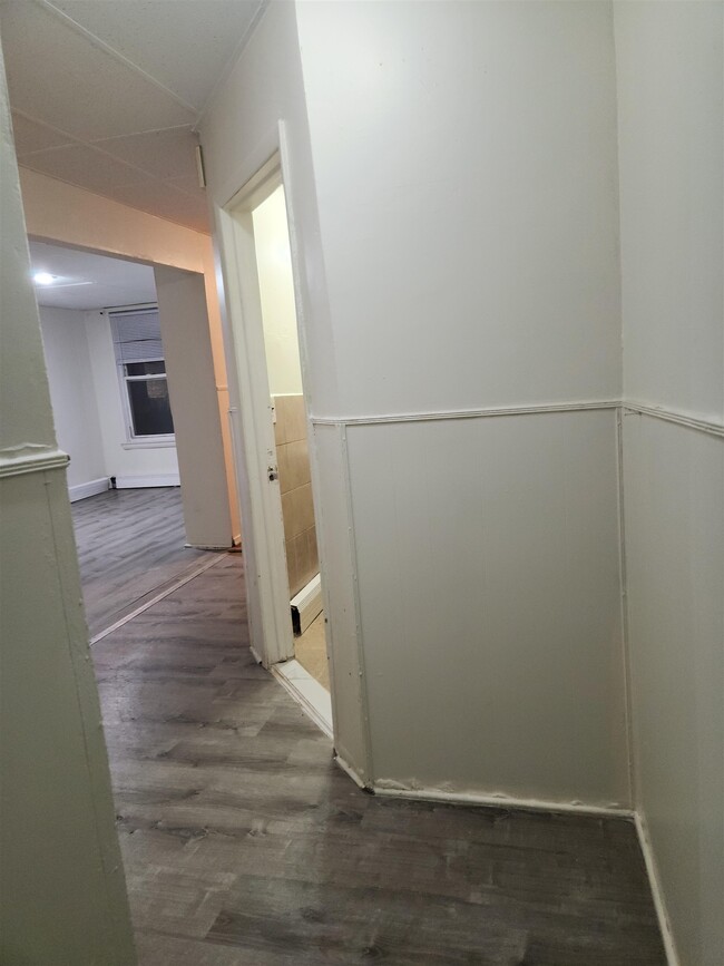 Building Photo - 494 West Side Ave