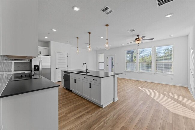 Building Photo - 2725 Woodall Dr