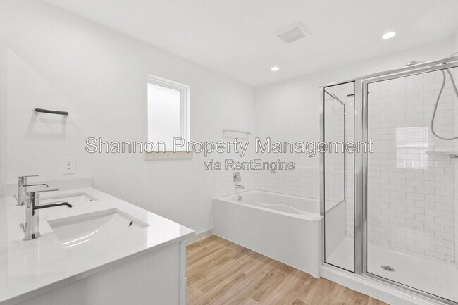 Building Photo - 7915 Murciana Dr