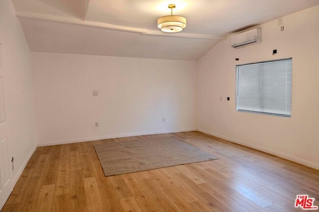 Building Photo - 18643 Strathern St