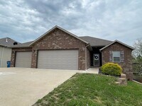 Building Photo - SPACIOUS OZARK HOME AVAILABLE AT A GREAT P...