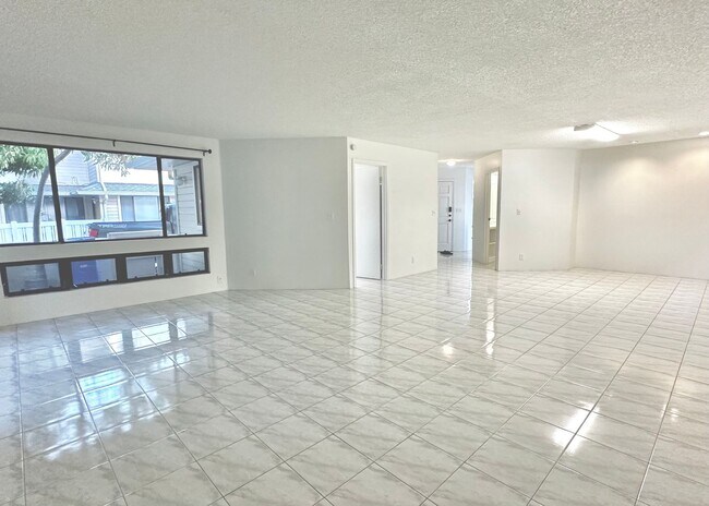 Building Photo - SPACIOUS 3 BEDROOM 2.5 BATH HOME IN KAIMUKI W/2 CAR GARAGE