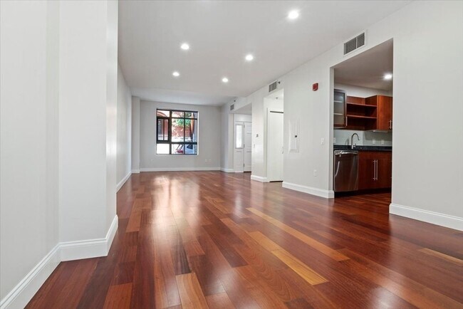 Building Photo - 24 Second St