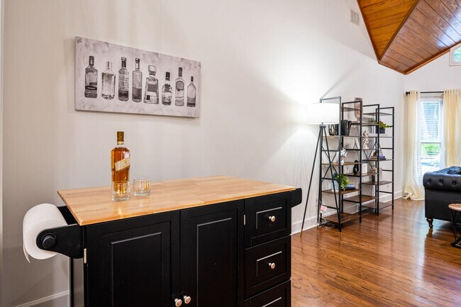 Building Photo - 29 Dean Rd SE