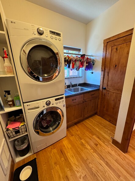 Building Photo - 417 East E Street