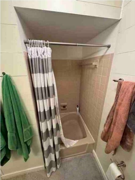 Shower - 20544 Oatlands Chase Pl